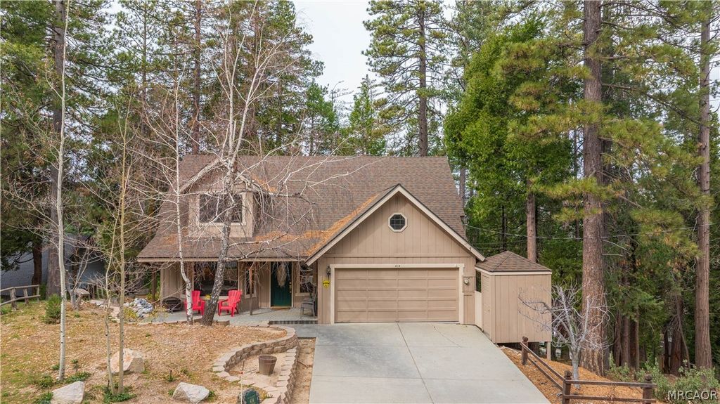 Photo of 414 Pioneer Road, Lake Arrowhead, CA 92352 (MLS # 32600282)