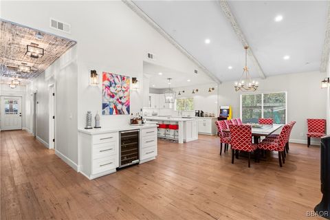 Photo of 374 Mountainaire Lane, Big Bear Lake, CA 92315 (MLS # 32501236)