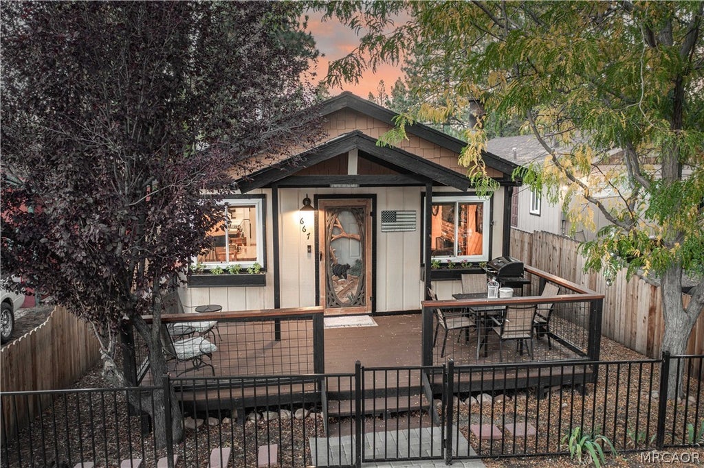 Photo of 667 Lintner Road, Big Bear Lake, CA 92315 (MLS # 32602274)