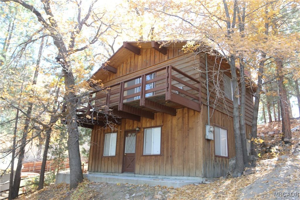 Photo of 1120 Villa Grove Avenue, Big Bear Lake, CA 92315 (MLS # 32502566)