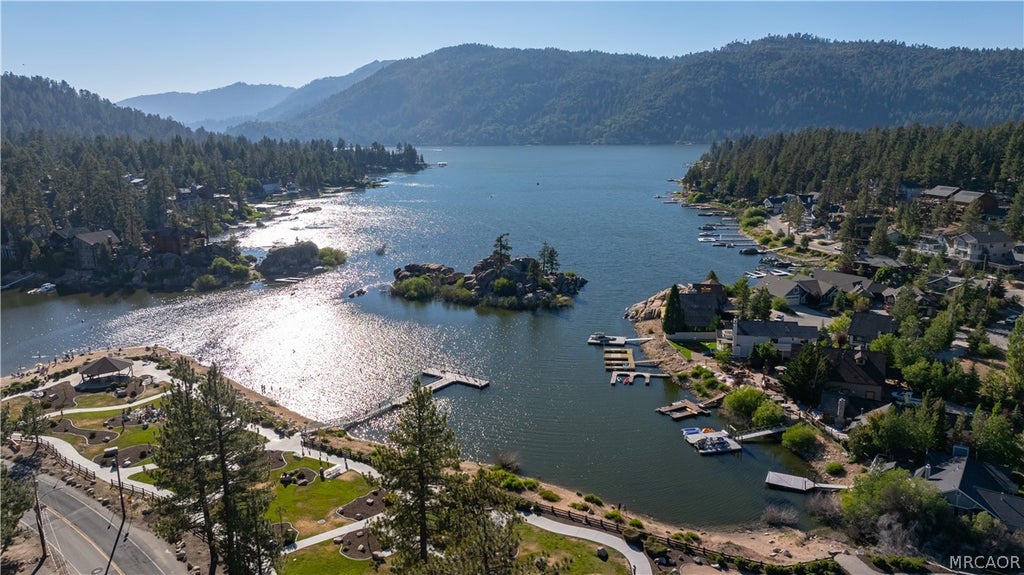 Photo of 735 Tayles Point Road, Big Bear Lake, CA 92315 (MLS # 32601411)
