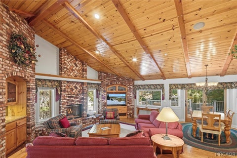 Photo of 137 Bayside Drive, Big Bear Lake, CA 92315 (MLS # 32602058)