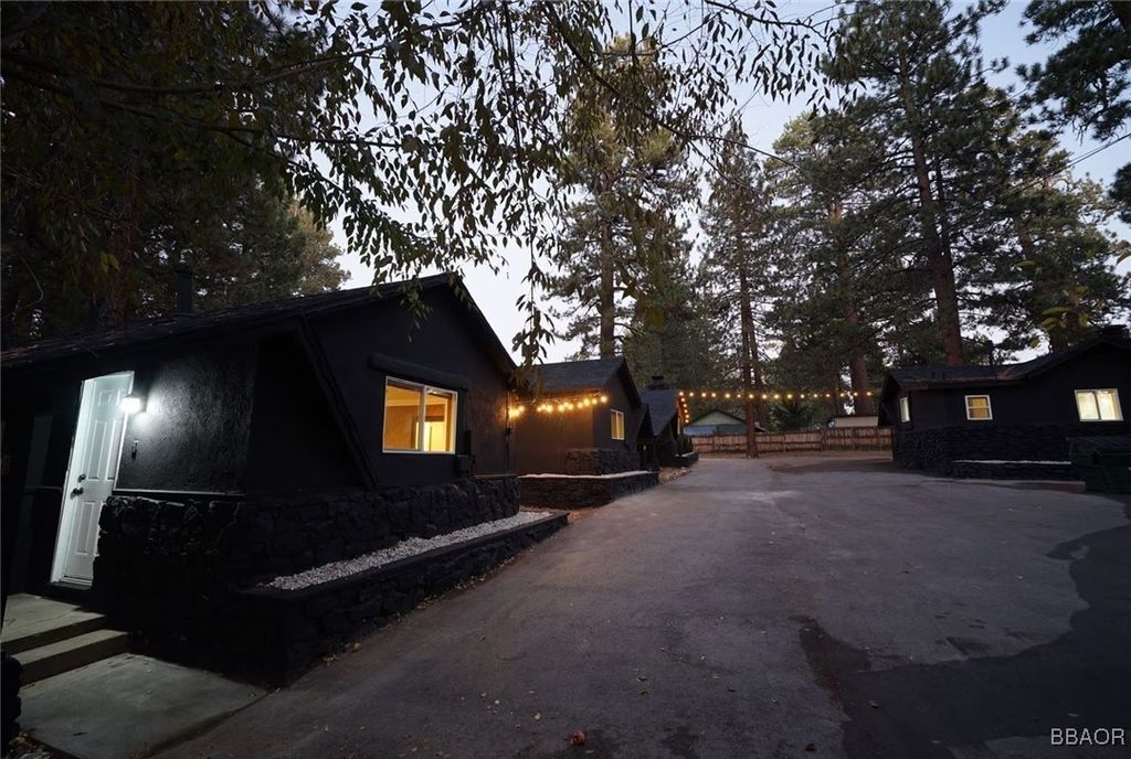 Photo of 449 Georgia Street, Big Bear Lake, CA 92315 (MLS # 32501125)