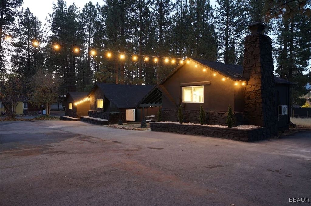 Photo of 449 Georgia Street, Big Bear Lake, CA 92315 (MLS # 32501125)