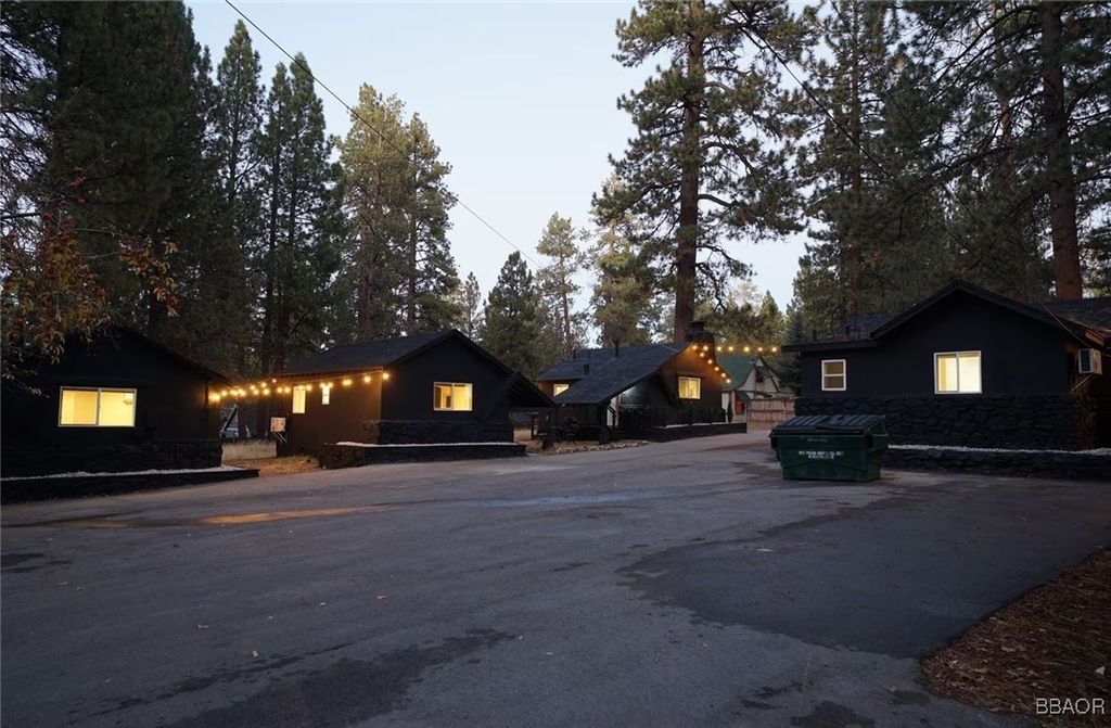 Photo of 449 Georgia Street, Big Bear Lake, CA 92315 (MLS # 32501125)
