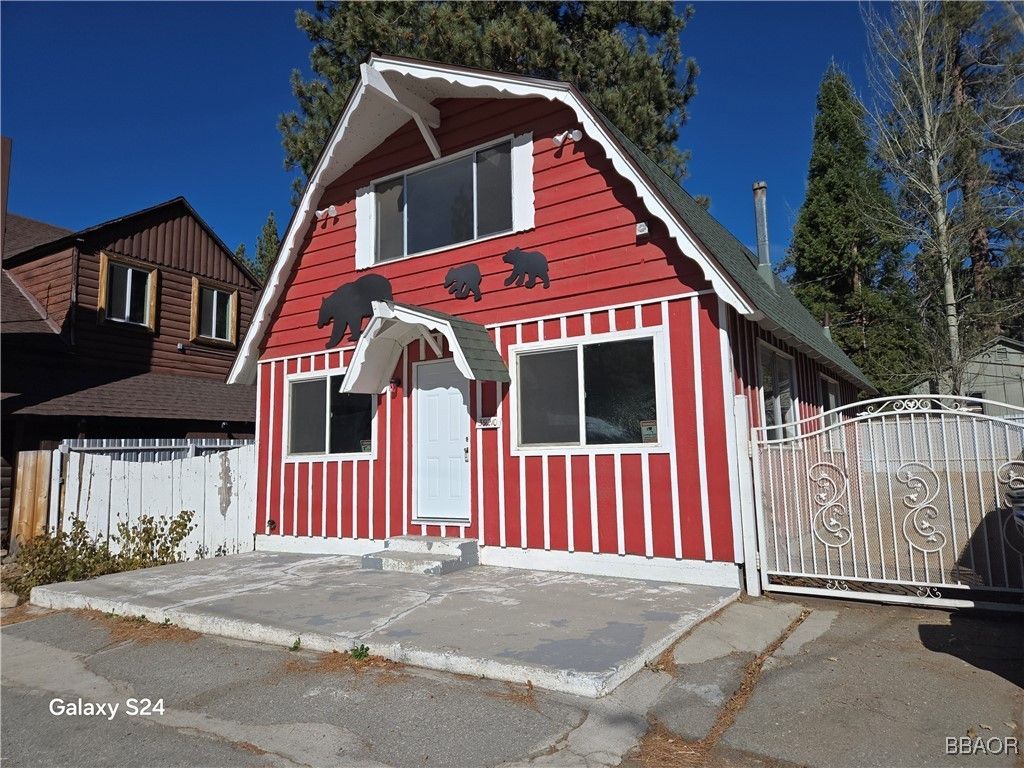Photo of 39210 N Shore Drive, Fawnskin, CA 92333 (MLS # 32406087)