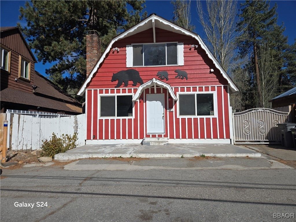Photo of 39210 N Shore Drive, Fawnskin, CA 92333 (MLS # 32406087)