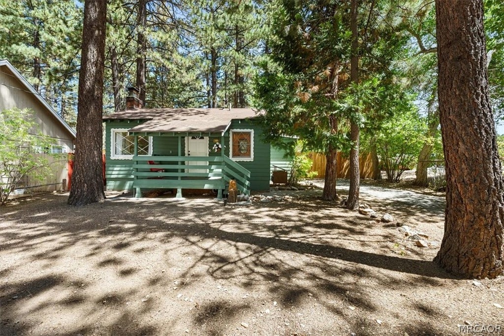 Photo of 447 Chickadee Drive, Big Bear Lake, CA 92315 (MLS # 32601965)