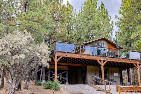 Photo of 43734 Yosemite Drive, Big Bear Lake, CA 92315 (MLS # 32601459)