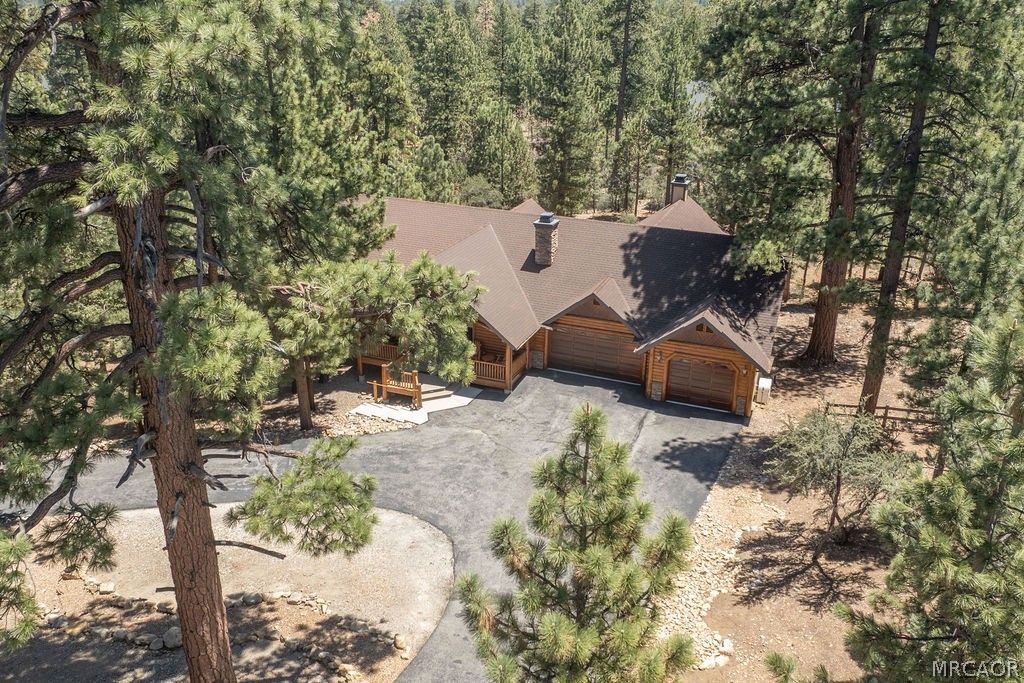 Photo of 1016 Heritage Trail, Big Bear City, CA 92314 (MLS # 32601172)