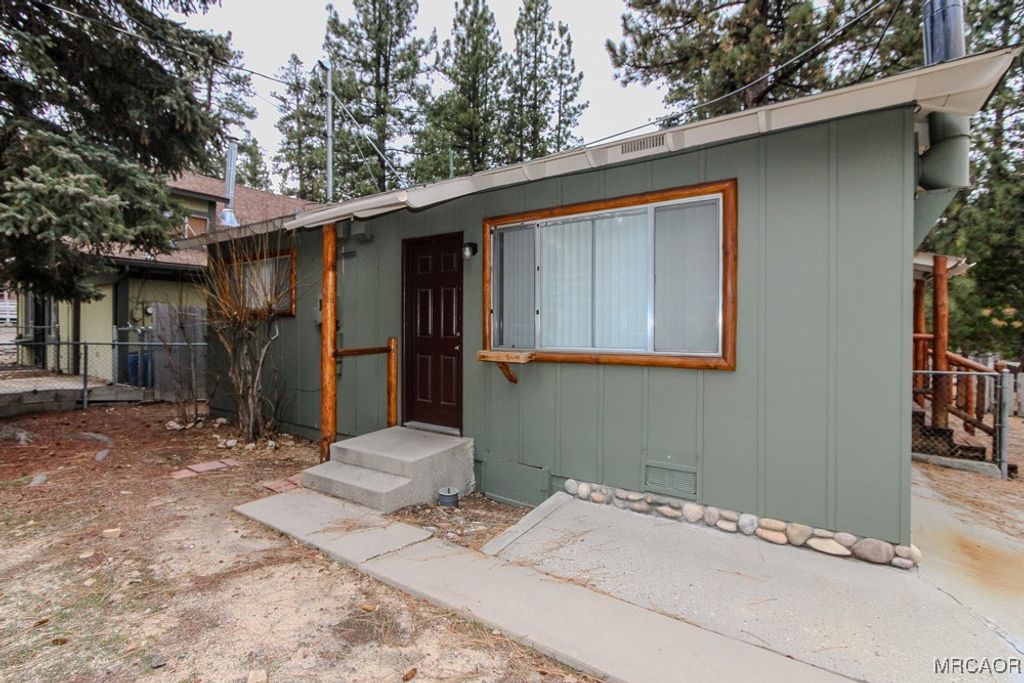 Photo of 300 W Aeroplane Boulevard, Big Bear City, CA 92314 (MLS # 32600191)