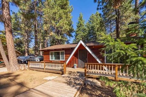 Photo of 936 Wendy Avenue, Big Bear City, CA 92314 (MLS # 32502732)