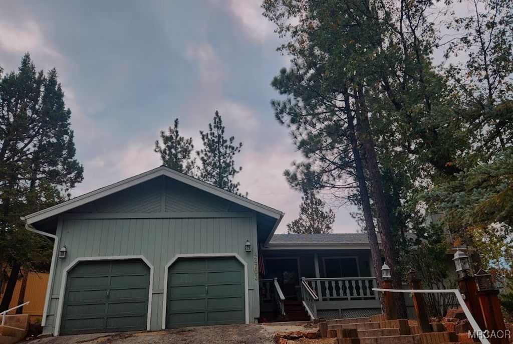 Photo of 42703 Constellation Drive, Big Bear Lake, CA 92315 (MLS # 32502347)