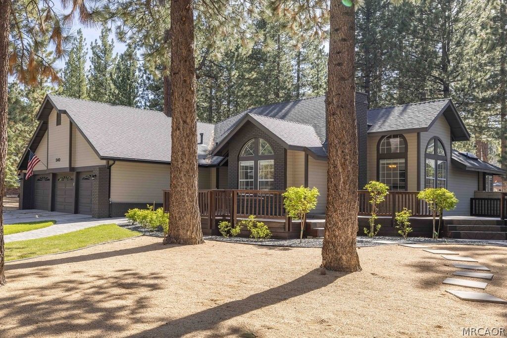 Photo of 540 Killington Way, Big Bear Lake, CA 92315 (MLS # 32600889)