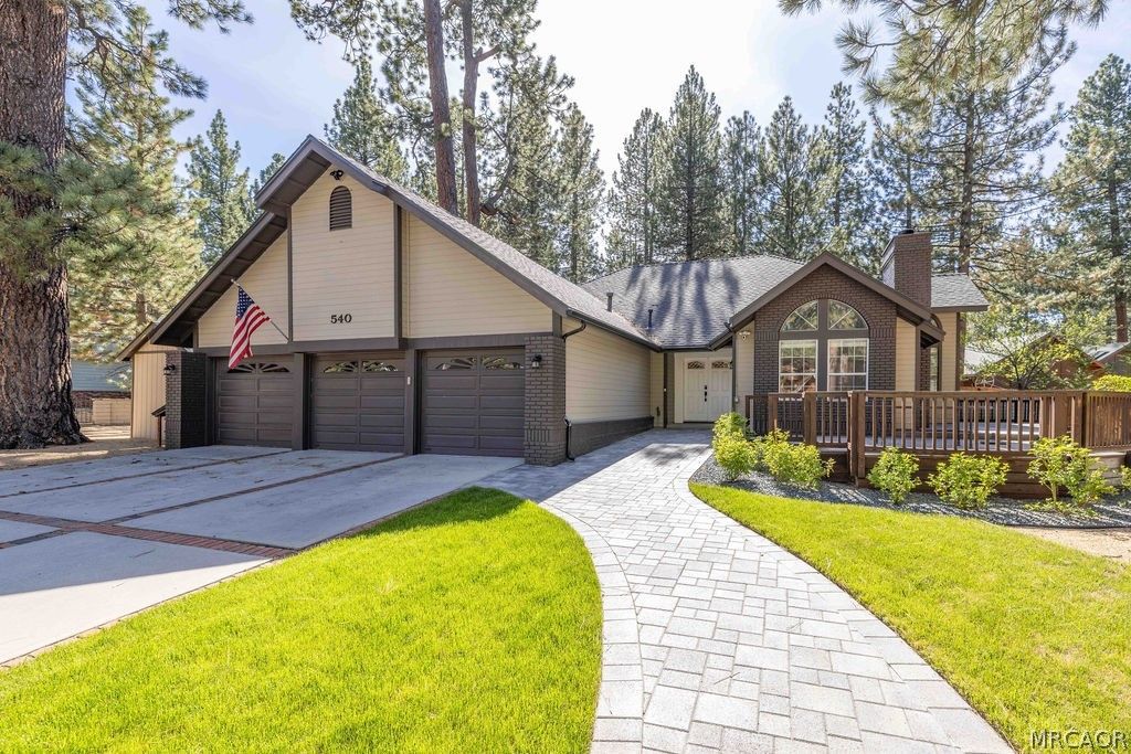 Photo of 540 Killington Way, Big Bear Lake, CA 92315 (MLS # 32600889)