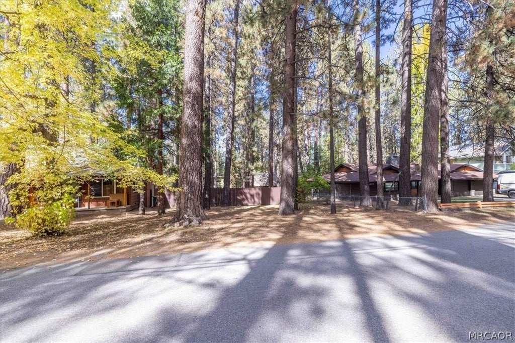Photo of 41640 Comstock Lane, Big Bear Lake, CA 92315 (MLS # 32602320)