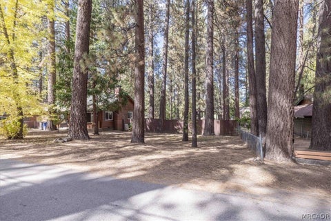Photo of 41640 Comstock Lane, Big Bear Lake, CA 92315 (MLS # 32602320)