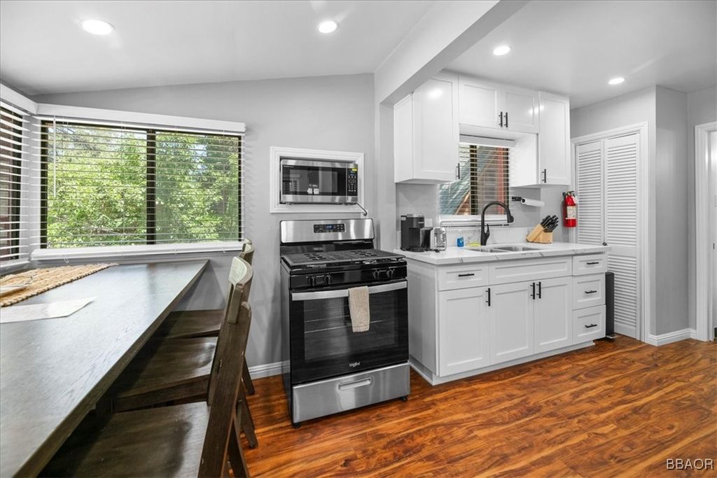 Photo of 847 Silver Tip Drive, Big Bear Lake, CA 92315 (MLS # 32501560)