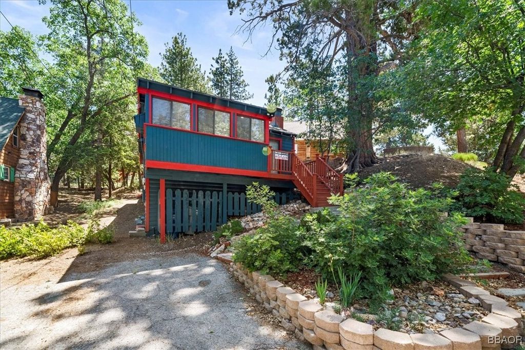 Photo of 847 Silver Tip Drive, Big Bear Lake, CA 92315 (MLS # 32501560)