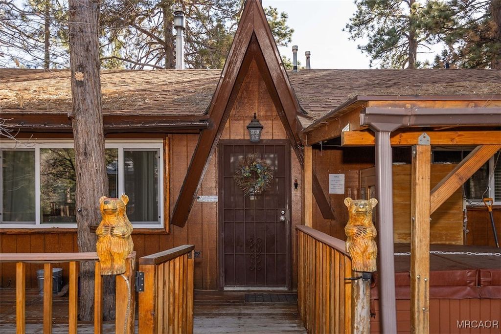 Photo of 390 Spruce Lane, Sugarloaf, CA 92386 (MLS # 32600210)