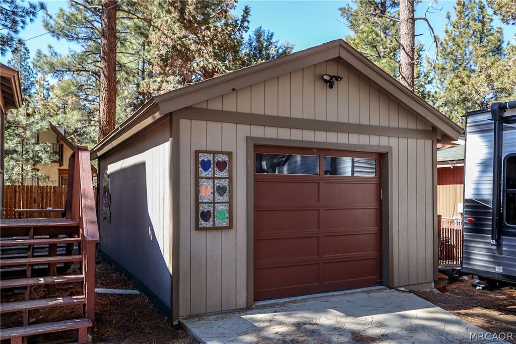 Photo of 875 D Lane, Big Bear City, CA 92314 (MLS # 32600385)