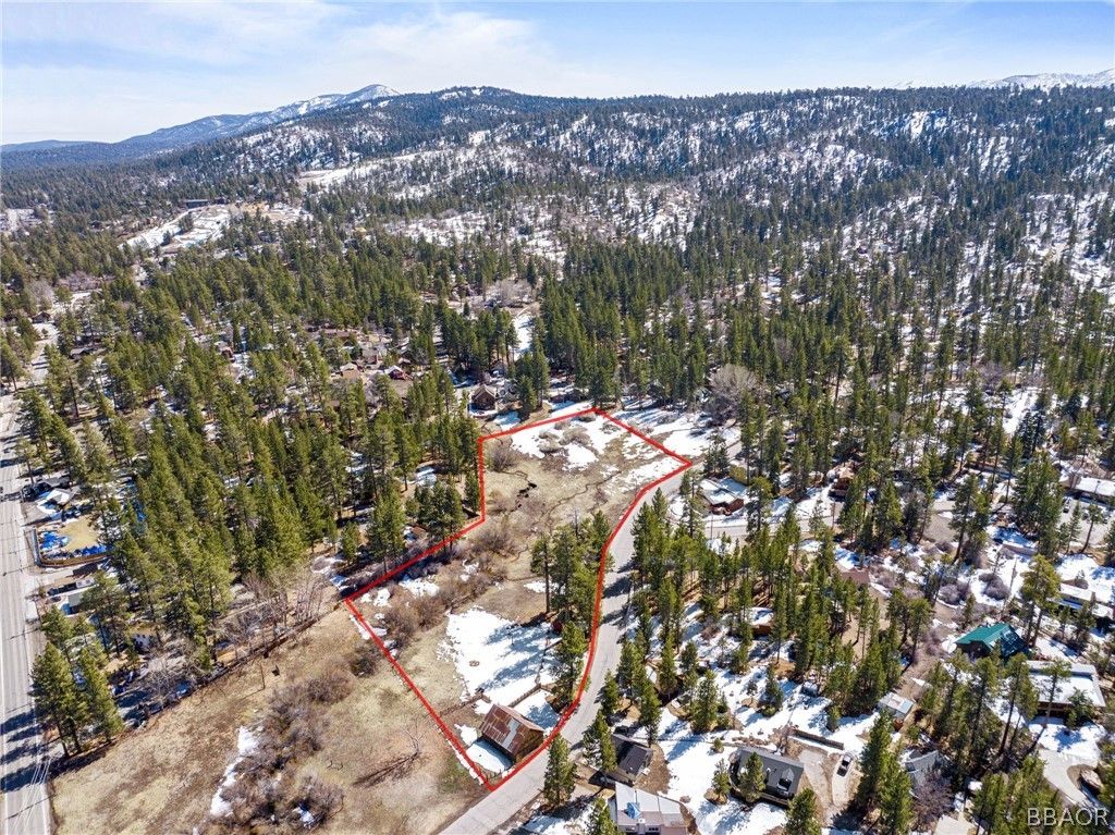 Photo of 789 Tulip Lane, Big Bear Lake, CA 92315 (MLS # 32401344)