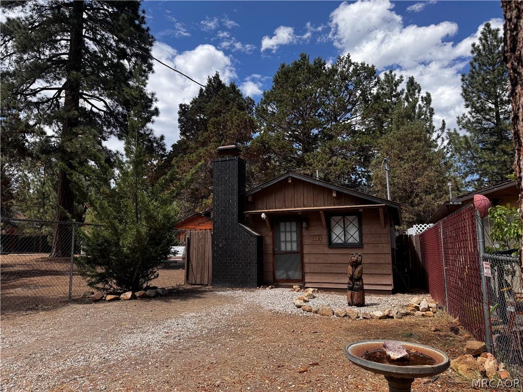 Photo of 712 San Bernardino Avenue, Sugarloaf, CA 92386 (MLS # 32601798)