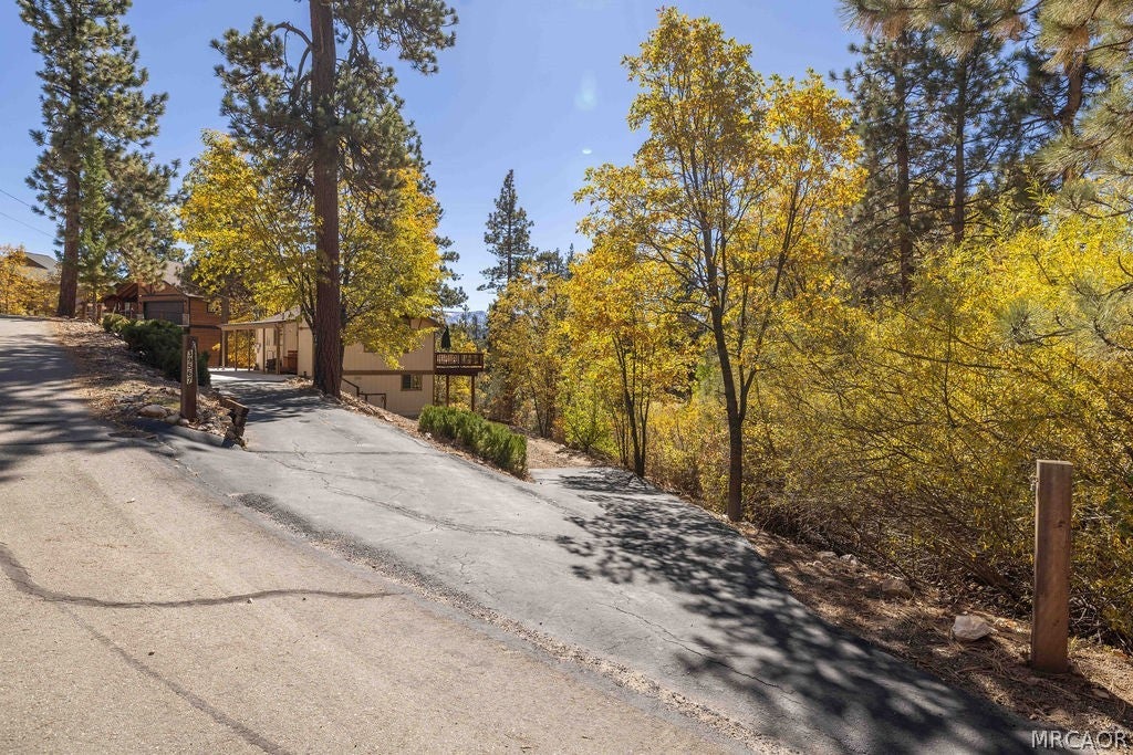 Photo of 39567 Oak Glen Road, Fawnskin, CA 92333 (MLS # 32602529)