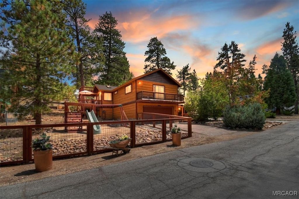 Photo of 539 Lakewood Lane, Big Bear Lake, CA 92315 (MLS # 32502249)
