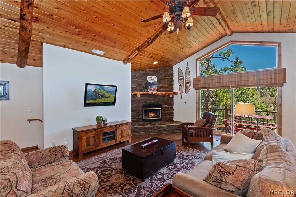 Photo of 43336 Shasta Road, Big Bear Lake, CA 92315 (MLS # 32600317)