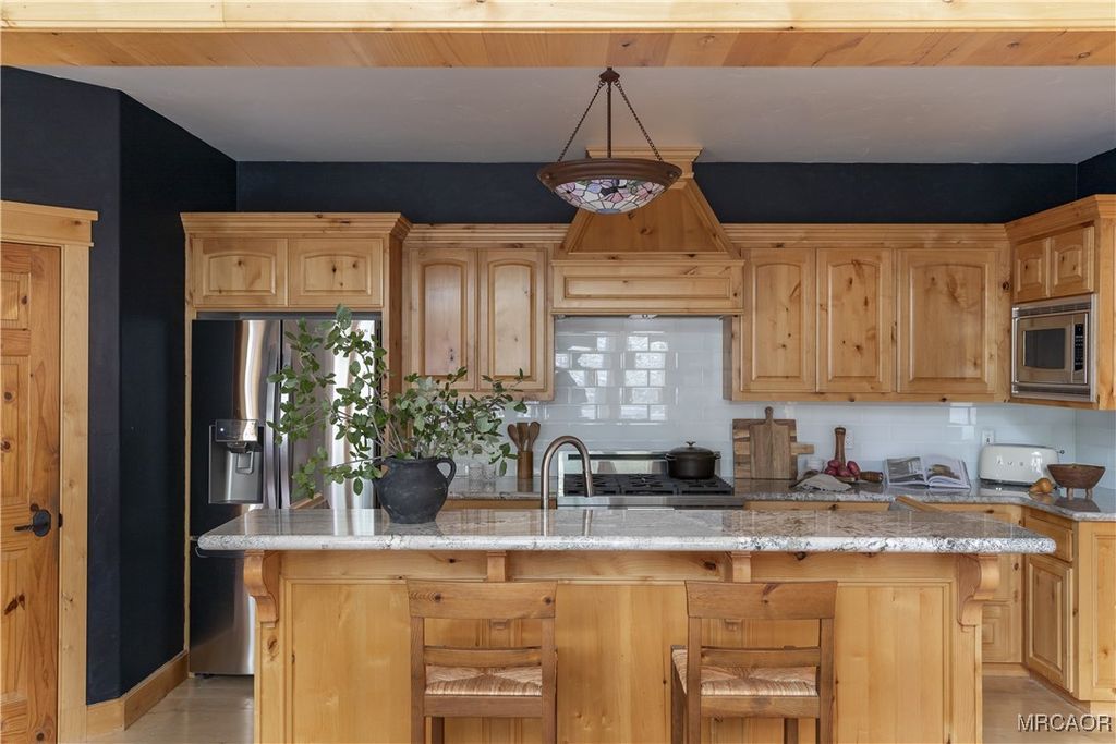 Photo of 265 Garden Drive, Lake Arrowhead, CA 92352 (MLS # 32600047)