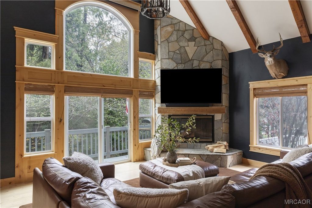 Photo of 265 Garden Drive, Lake Arrowhead, CA 92352 (MLS # 32600047)