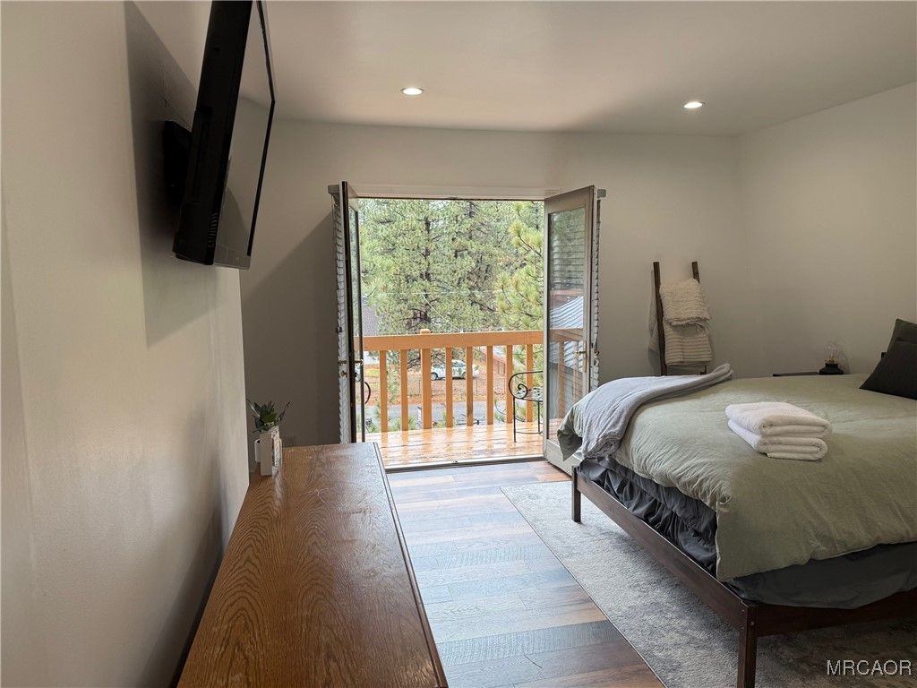 Photo of 202 Pineview Drive, Big Bear City, CA 92314 (MLS # 32502682)