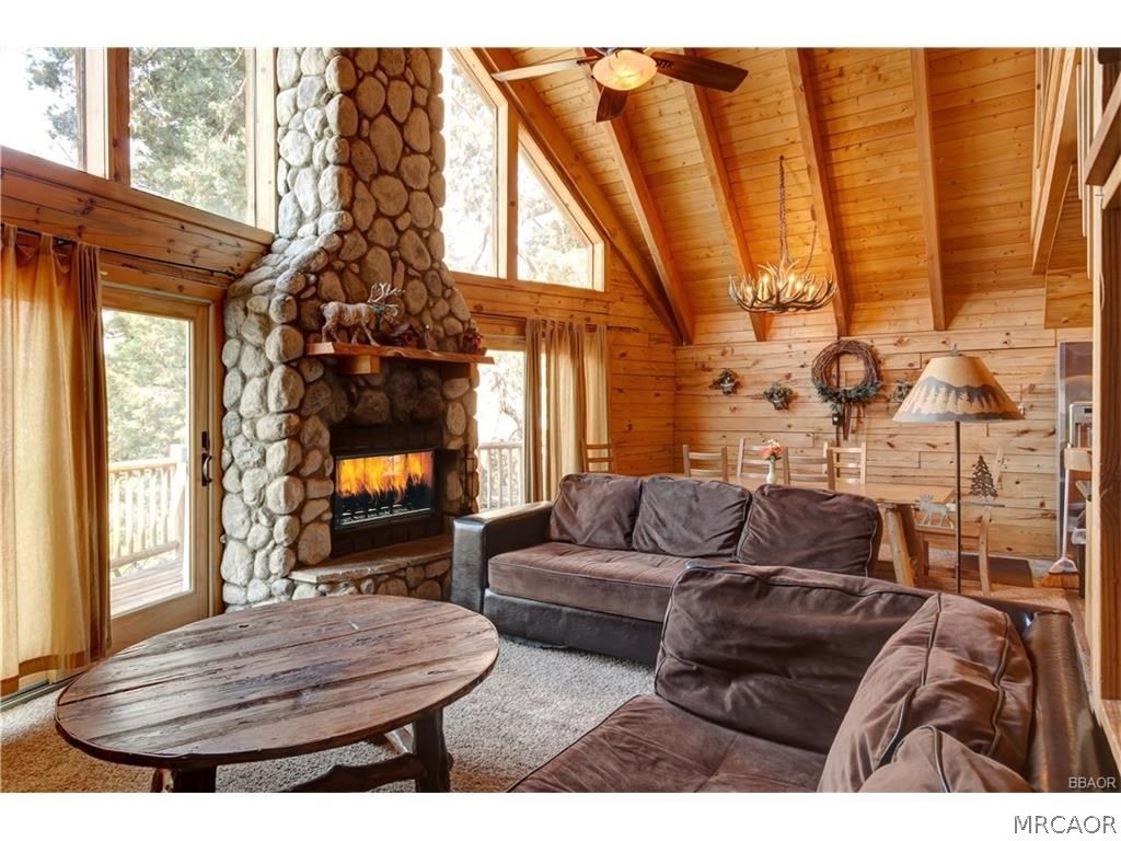 Photo of 39697 Lake Drive, Big Bear Lake, CA 92315 (MLS # 32601068)