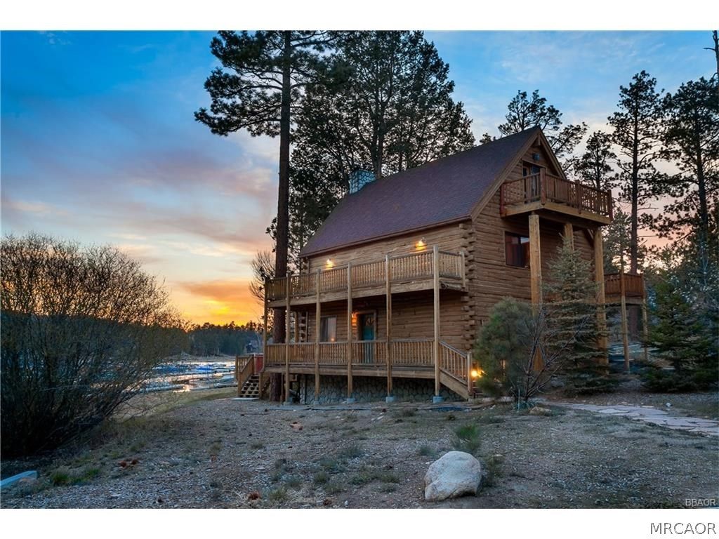 Photo of 39697 Lake Drive, Big Bear Lake, CA 92315 (MLS # 32601068)