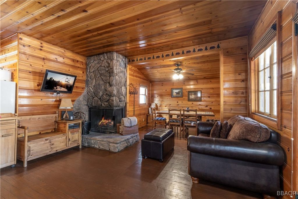 Photo of 796 Silver Tip Drive, Big Bear Lake, CA 92315 (MLS # 32501488)