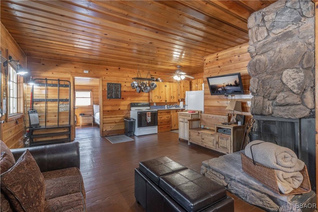 Photo of 796 Silver Tip Drive, Big Bear Lake, CA 92315 (MLS # 32501488)