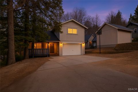 Photo of 863 Ford Lane, Big Bear Lake, CA 92315 (MLS # 32501104)