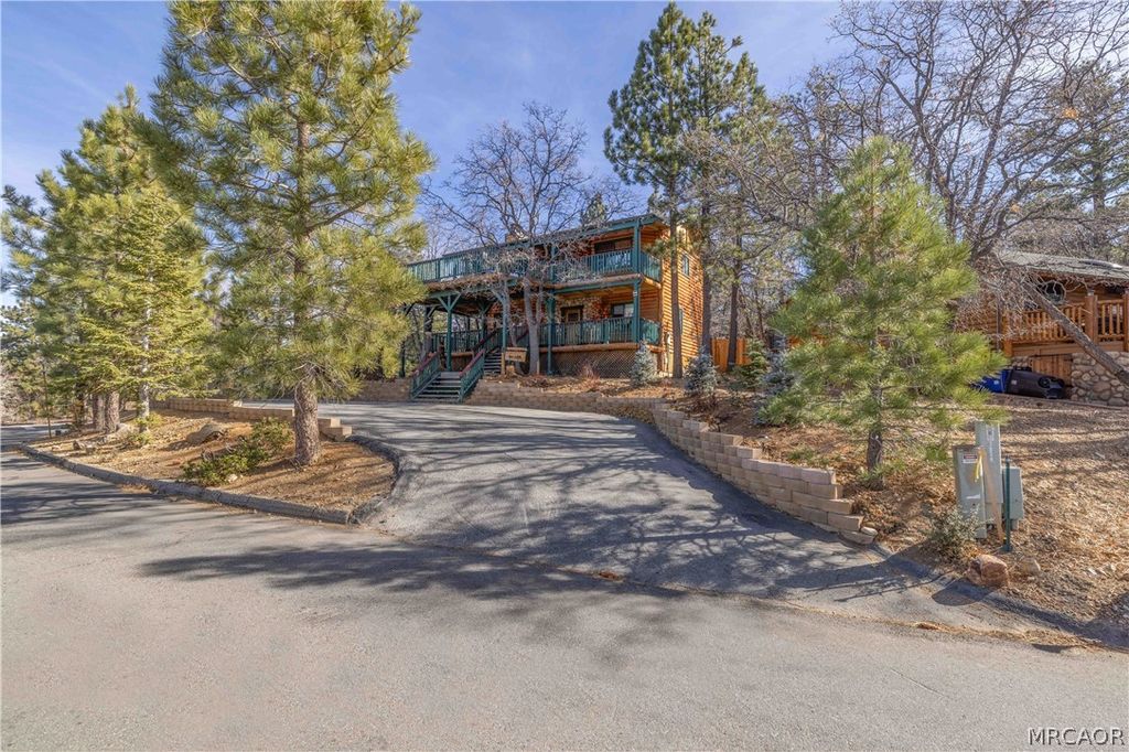 Photo of 1439 Klamath Road, Big Bear City, CA 92314 (MLS # 32600615)