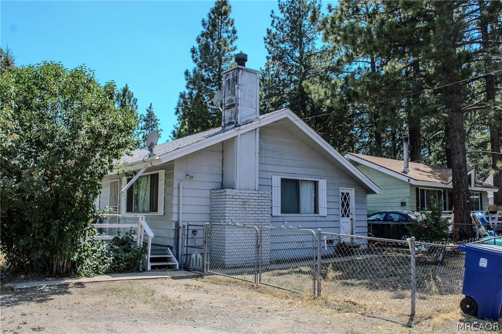Photo of 945 Green Way Drive, Big Bear City, CA 92314 (MLS # 32600539)