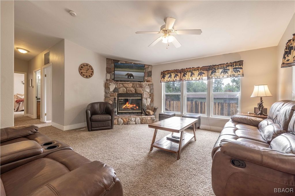 Photo of 410 Los Angeles Avenue, Sugarloaf, CA 92386 (MLS # 32501583)
