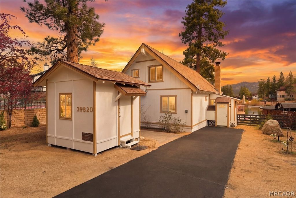 Photo of 39820 Lakeview Drive, Big Bear Lake, CA 92315 (MLS # 32600652)