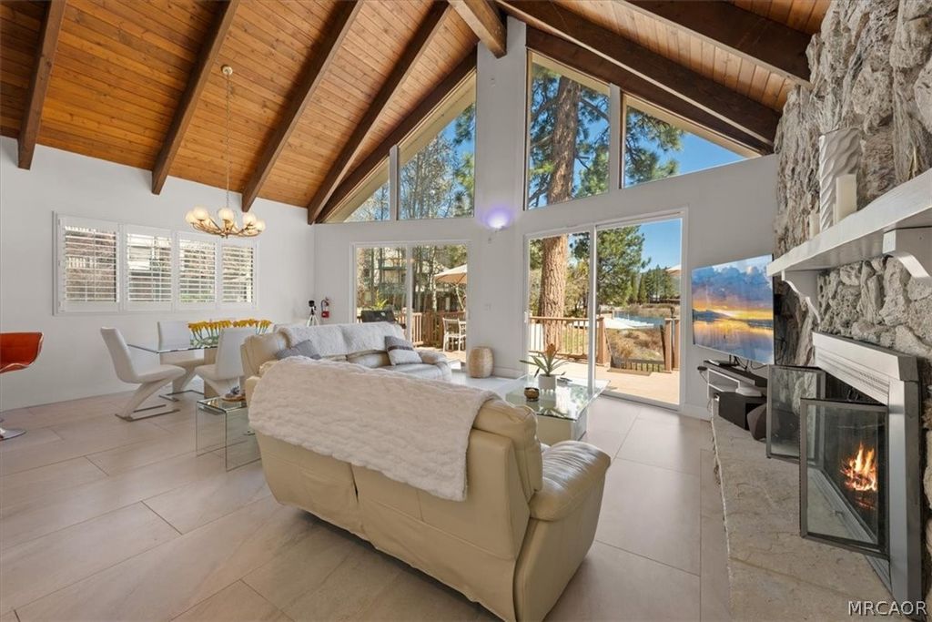 Photo of 39820 Lakeview Drive, Big Bear Lake, CA 92315 (MLS # 32600652)