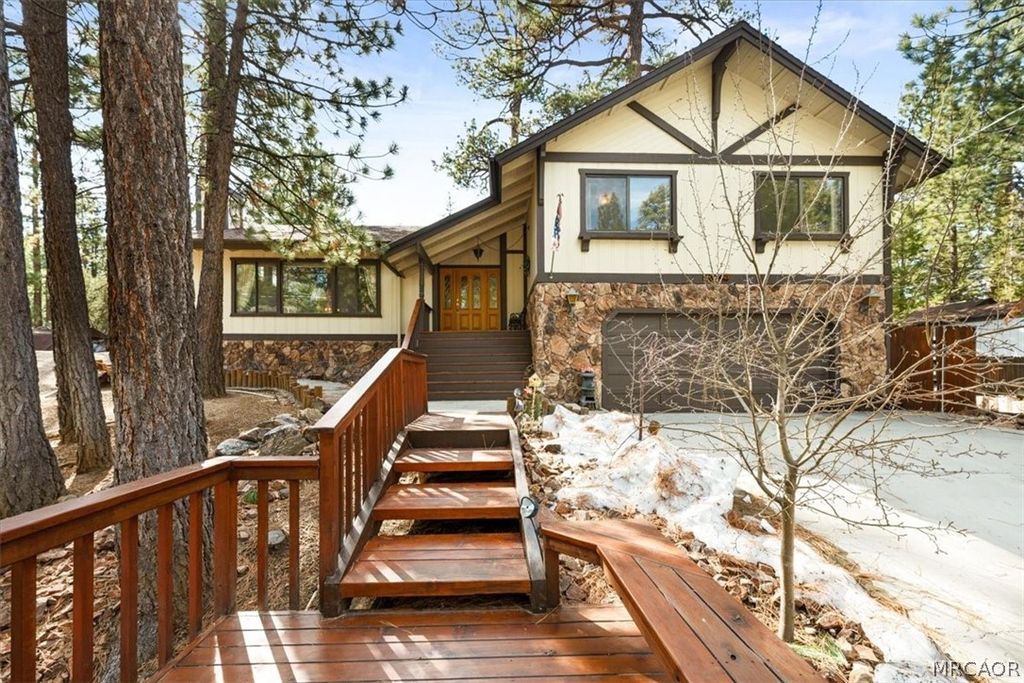 Photo of 268 Olympic Drive, Big Bear Lake, CA 92315 (MLS # 32600448)