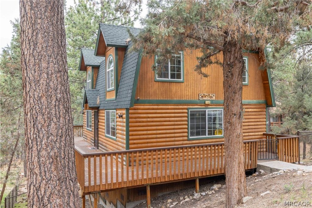 Photo of 143 Santa Barbara Avenue, Sugarloaf, CA 92386 (MLS # 32600655)