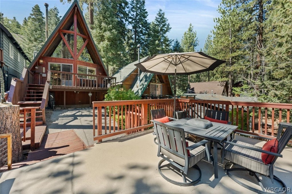 Photo of 42959 Fern Avenue, Big Bear Lake, CA 92315 (MLS # 32601806)