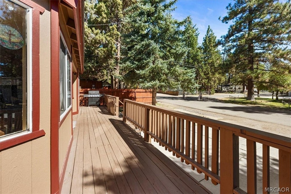 Photo of 367 W Meadow Lane, Big Bear City, CA 92314 (MLS # 32602302)