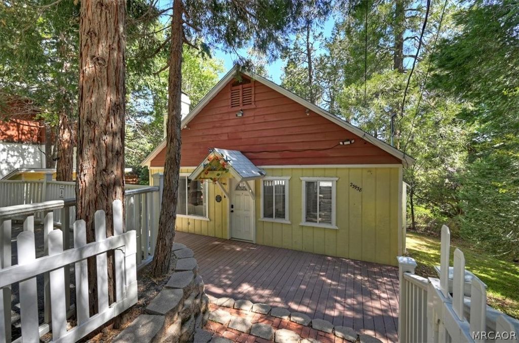 Photo of 23938 Park Lane, Crestline, CA 92325 (MLS # 32600963)