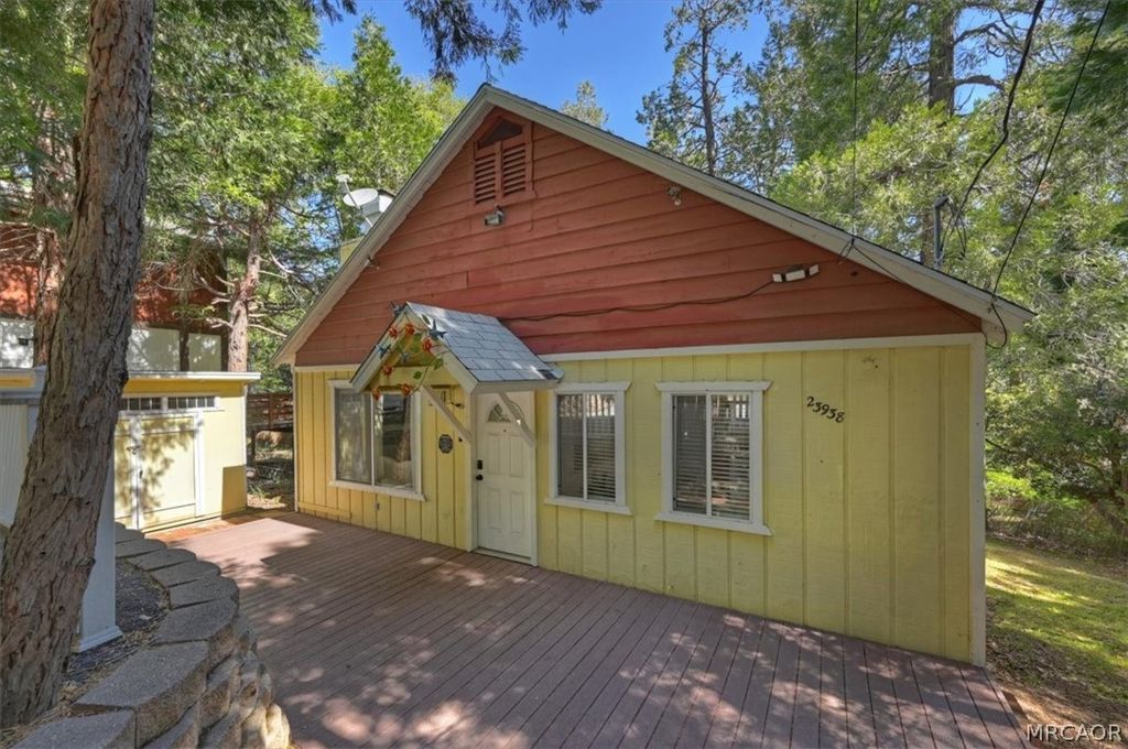 Photo of 23938 Park Lane, Crestline, CA 92325 (MLS # 32600963)