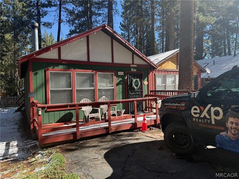 Photo of 42810 Willow Avenue, Big Bear Lake, CA 92315 (MLS # 32600807)